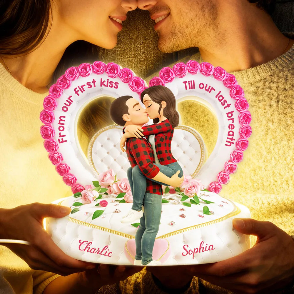Personalized Couple Figurine Cake Topper for Romantic Occasions - Custom Names and Heart Design Plaque MagicInPrints