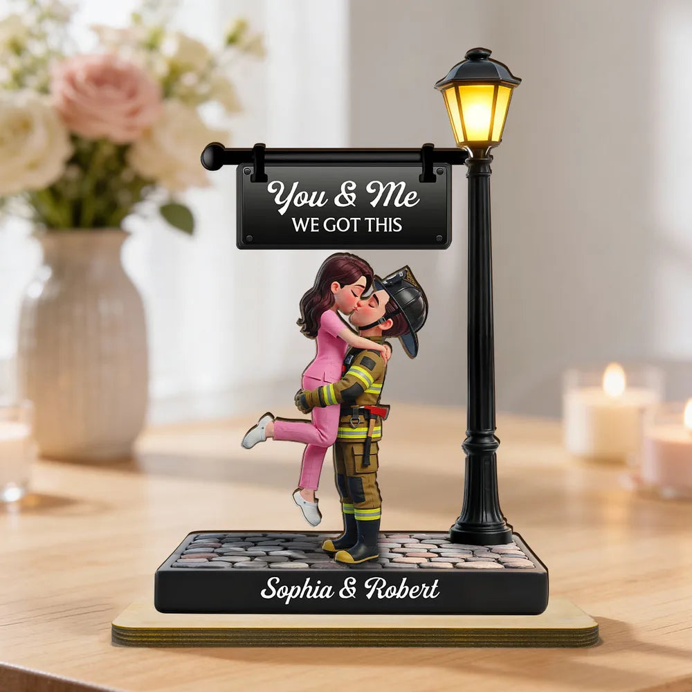 Personalized Couple Figurine for Lovers with Street Lamp - Romantic Gift Plaque MagicInPrints