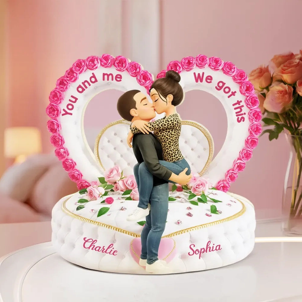 Personalized Couple Figurine Cake Topper for Romantic Occasions - Custom Names and Heart Design Plaque MagicInPrints