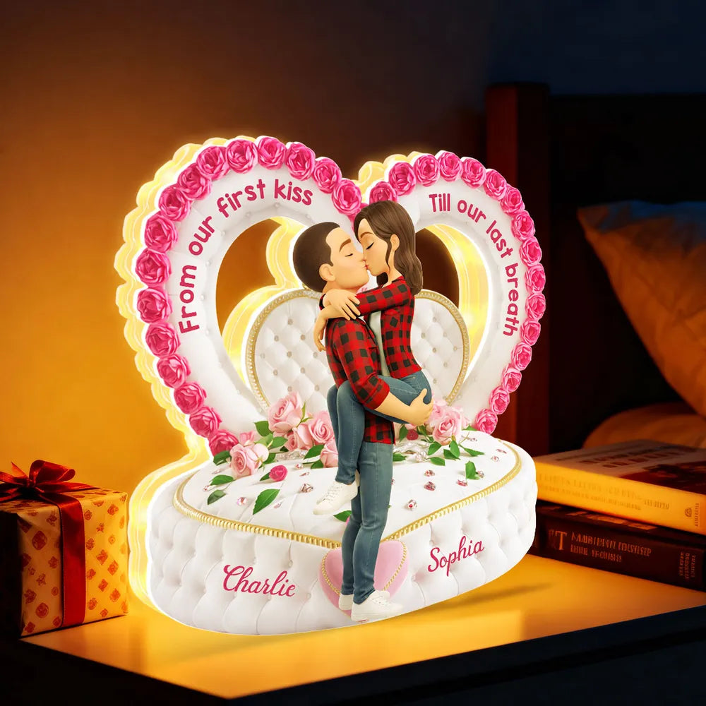 Personalized Couple Figurine Cake Topper for Romantic Occasions - Custom Names and Heart Design Plaque MagicInPrints