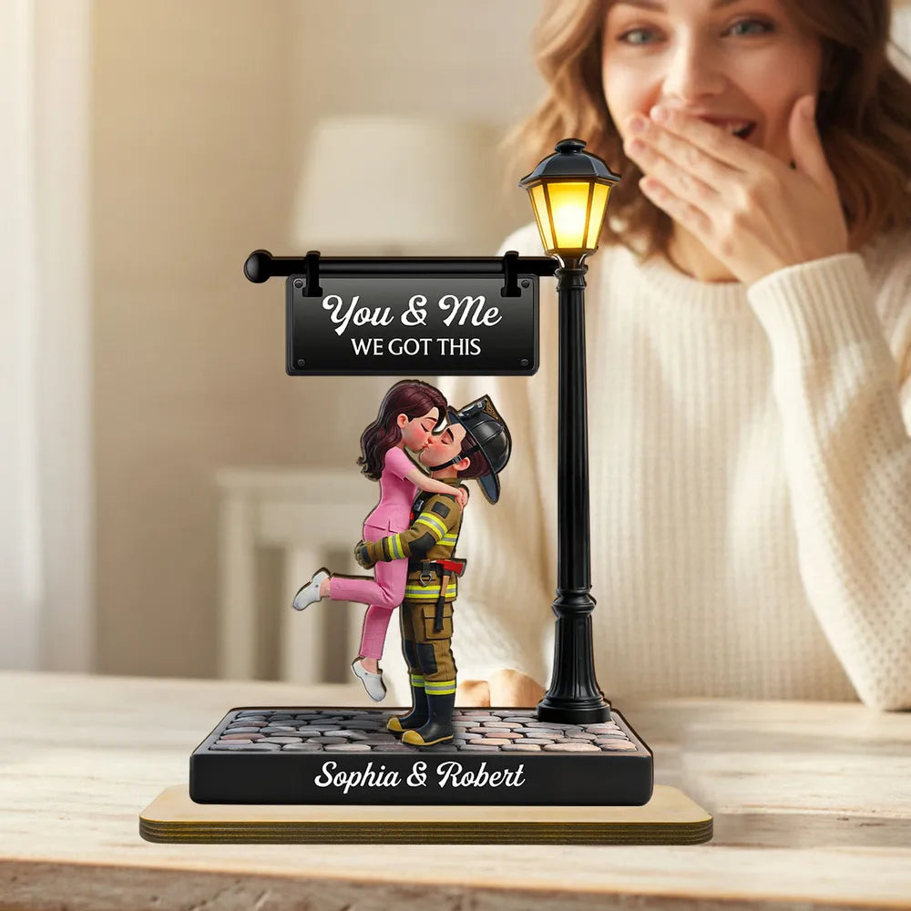Personalized Couple Figurine for Lovers with Street Lamp - Romantic Gift Plaque MagicInPrints