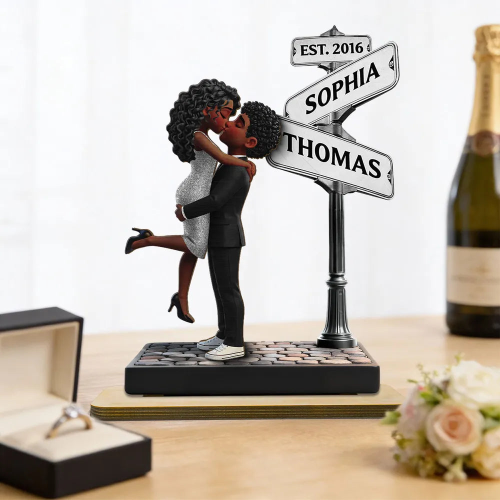 Personalized Couple Figurine with Street Sign - Romantic Gift for Anniversaries Plaque MagicInPrints