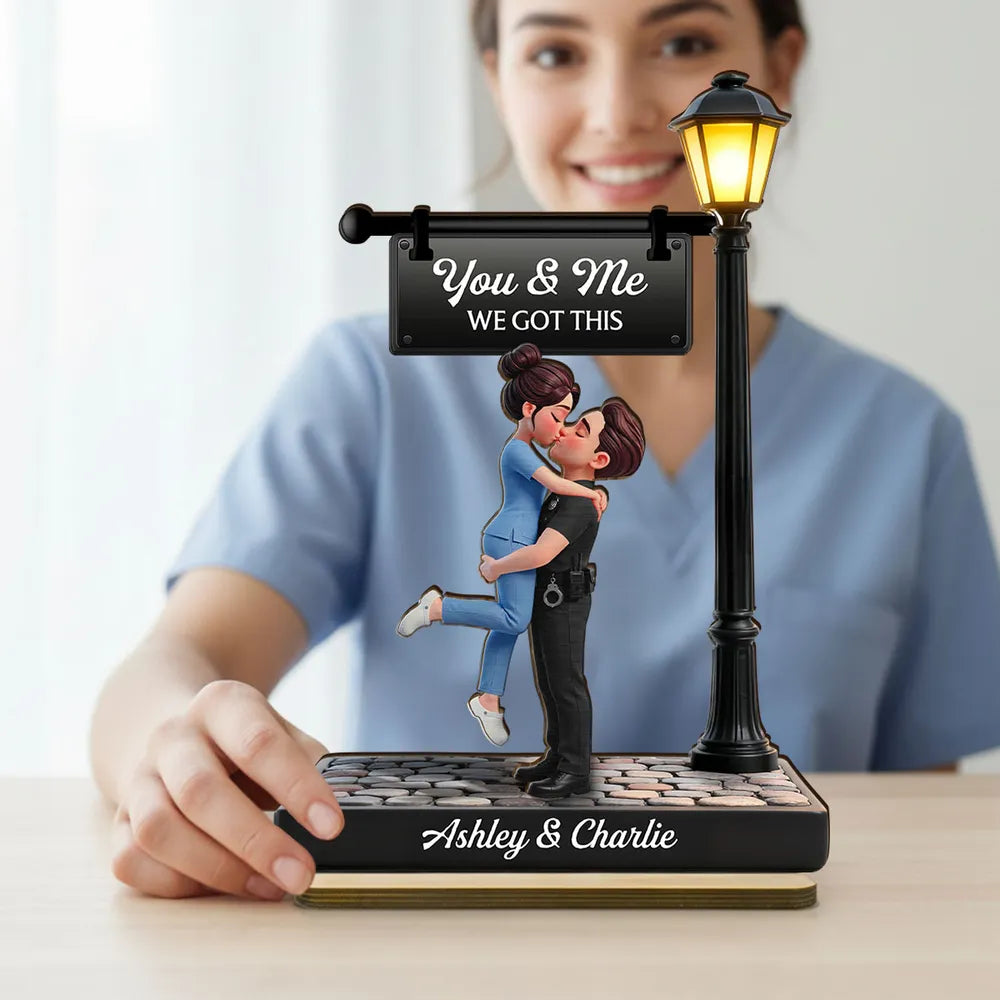 Personalized Couple Figurine for Lovers with Street Lamp - Romantic Gift Plaque MagicInPrints