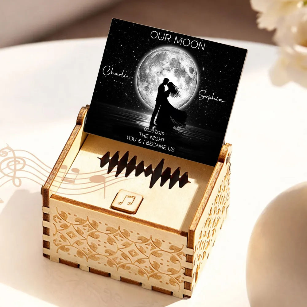 Personalized Music Box for Couples with Moon Design - Romantic Gift Plaque MagicInPrints