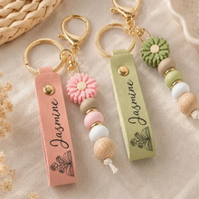 Load image into Gallery viewer, Personalized PU Leather Daisy Keychain Gift for Mom, Sister, Friend
