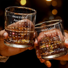 Load image into Gallery viewer, Personalized Whiskey Glass Calendar Gift for Couple Anniversary
