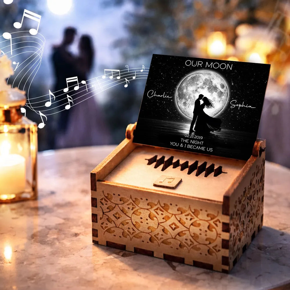 Personalized Music Box for Couples with Moon Design - Romantic Gift Plaque MagicInPrints
