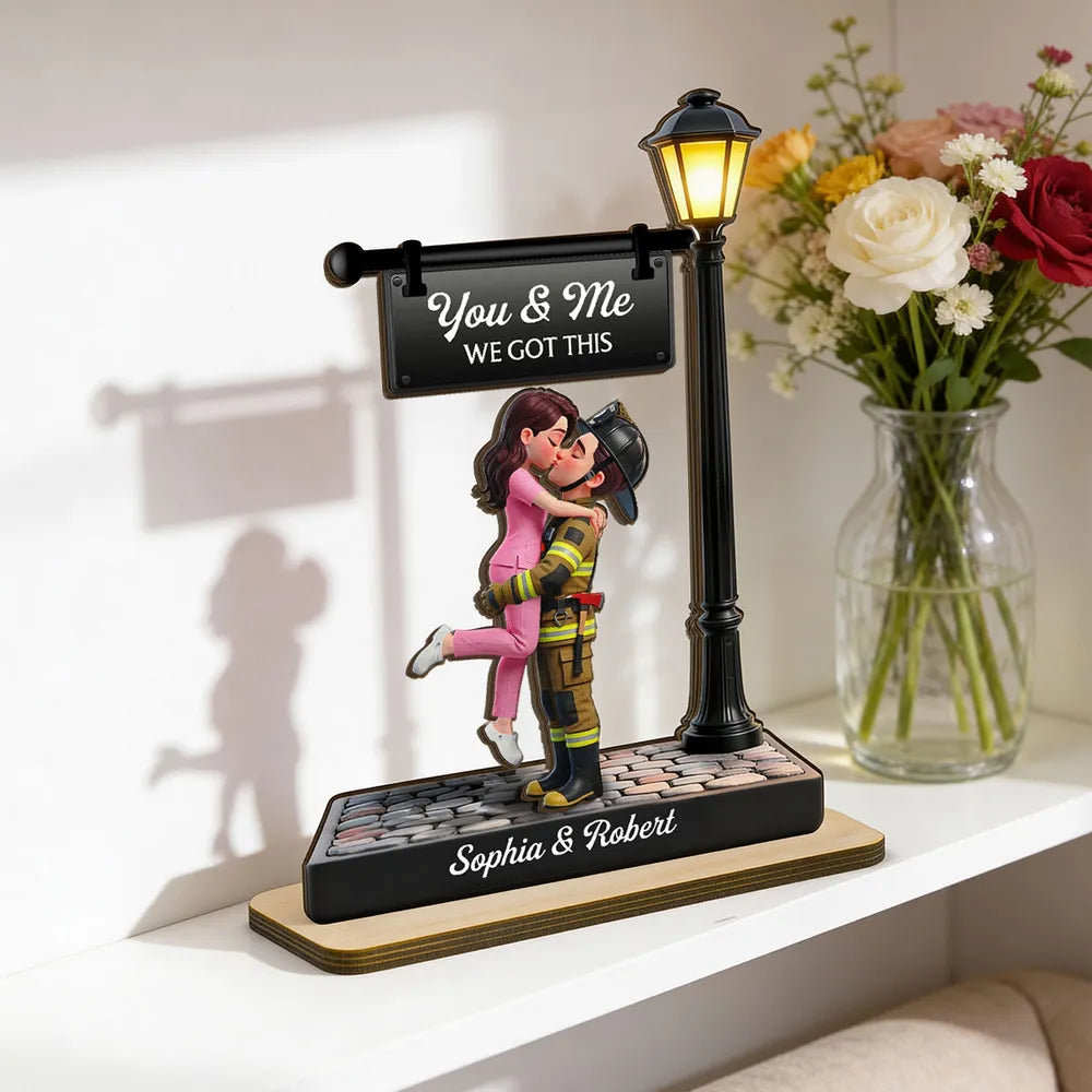 Personalized Couple Figurine for Lovers with Street Lamp - Romantic Gift Plaque MagicInPrints