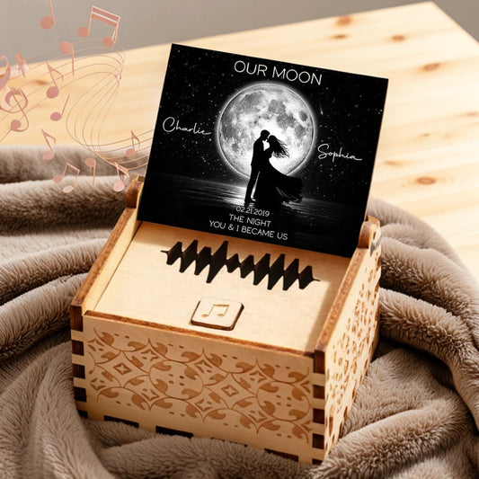Personalized Music Box for Couples with Moon Design - Romantic Gift Plaque MagicInPrints