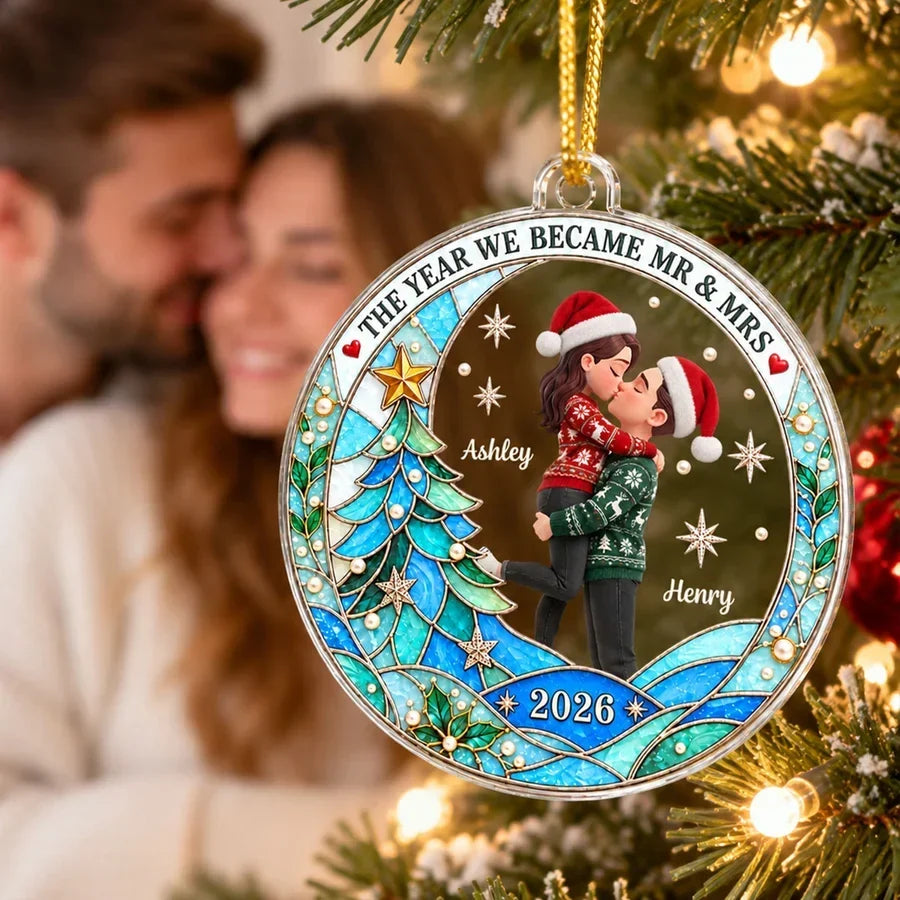 Personalized Acrylic Ornament Kissing Couple Gift for Newlyweds